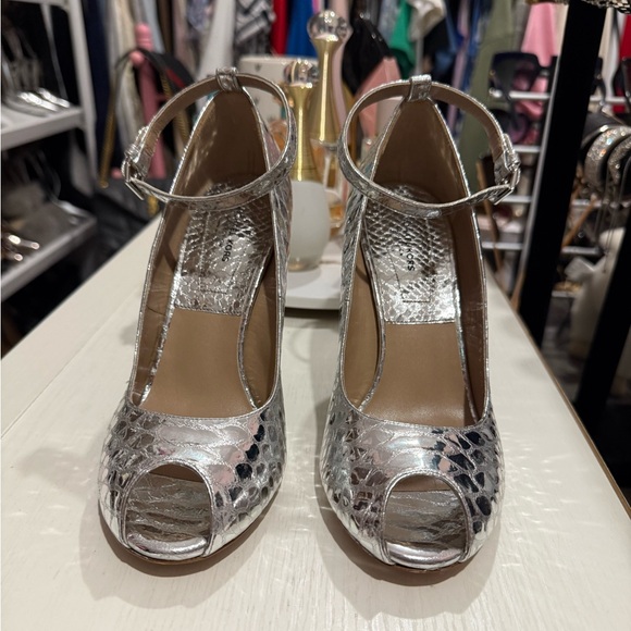 Michael Kors Collection Silver Snakeskin Peep-Toe Wedges- 6.5 - Picture 4 of 10
